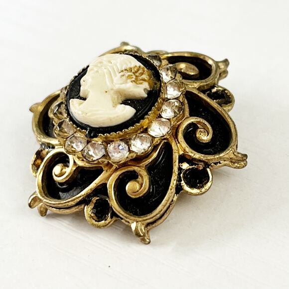 Cameo Brooch Ornate Vintage Pin - Picture 4 of 6
